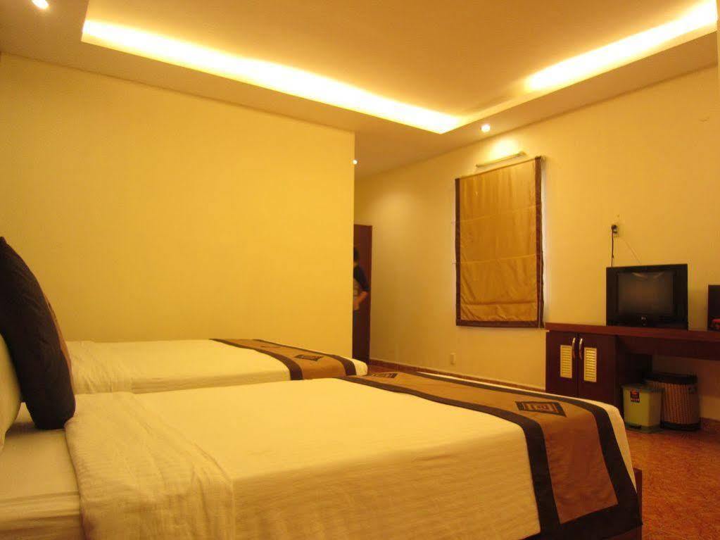 Отель Reddoorz @ Pham Ngu Lao Street 3 Хошимин Экстерьер фото