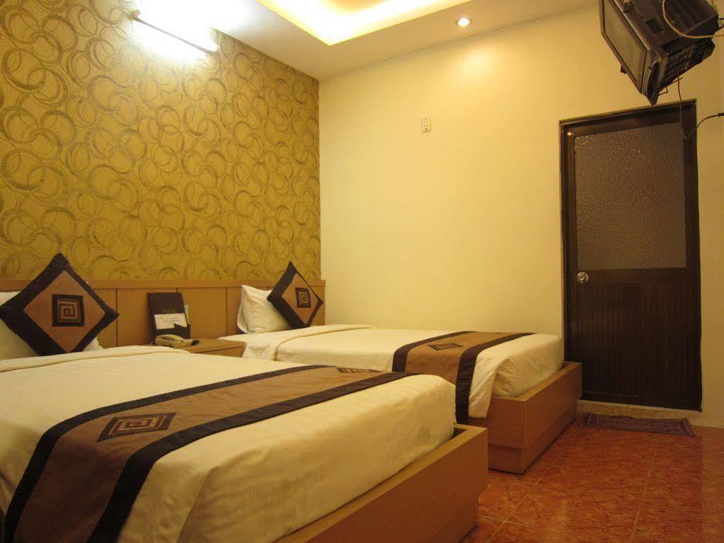 Отель Reddoorz @ Pham Ngu Lao Street 3 Хошимин Экстерьер фото