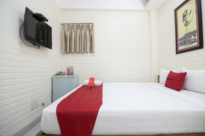 Отель Reddoorz @ Pham Ngu Lao Street 3 Хошимин Экстерьер фото