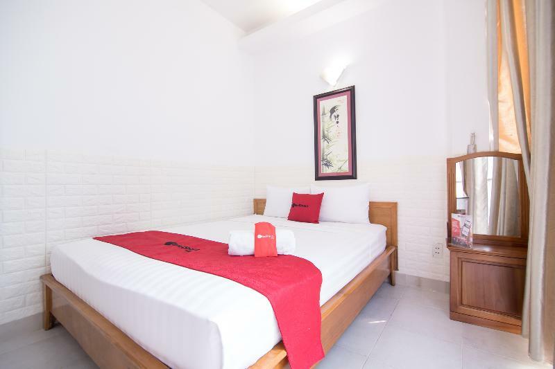 Отель Reddoorz @ Pham Ngu Lao Street 3 Хошимин Экстерьер фото