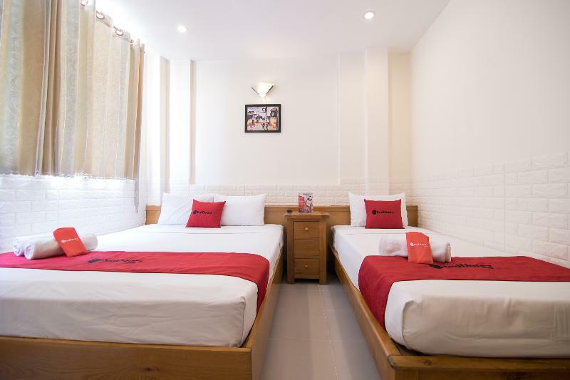 Отель Reddoorz @ Pham Ngu Lao Street 3 Хошимин Экстерьер фото