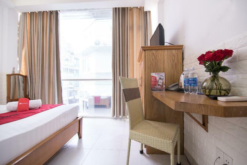 Отель Reddoorz @ Pham Ngu Lao Street 3 Хошимин Экстерьер фото