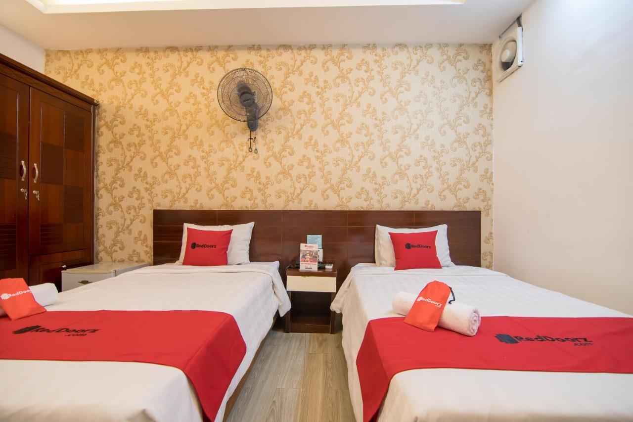 Отель Reddoorz @ Pham Ngu Lao Street 3 Хошимин Экстерьер фото