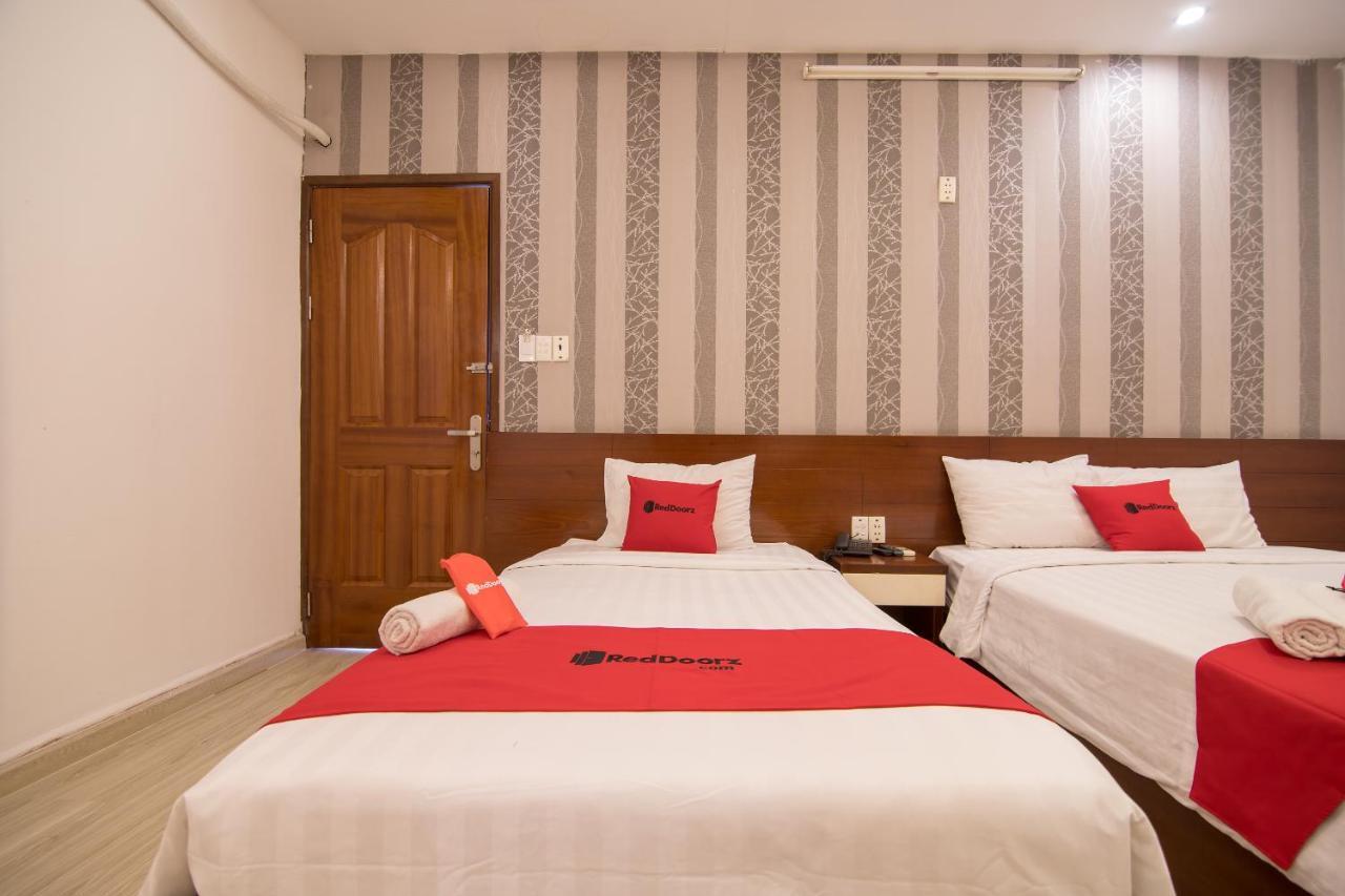 Отель Reddoorz @ Pham Ngu Lao Street 3 Хошимин Экстерьер фото