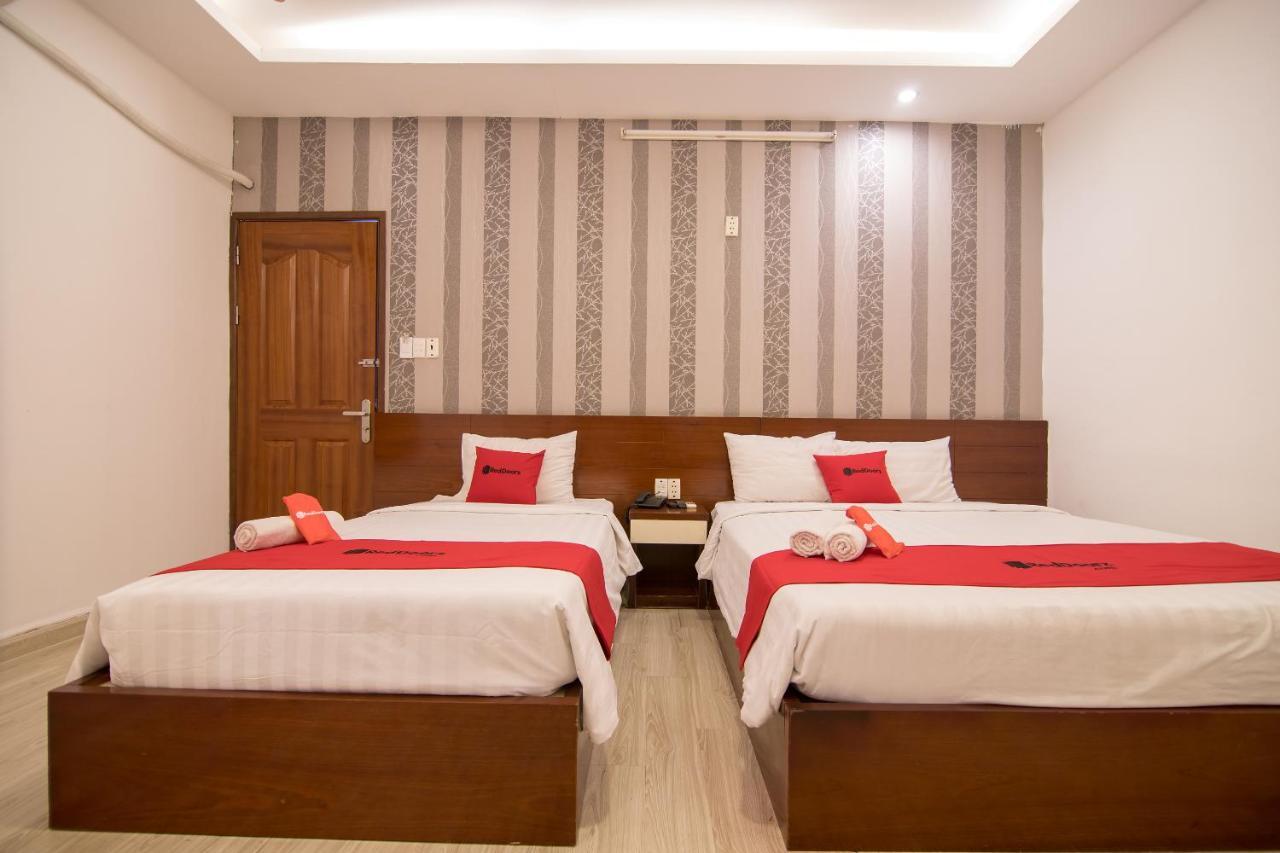Отель Reddoorz @ Pham Ngu Lao Street 3 Хошимин Экстерьер фото