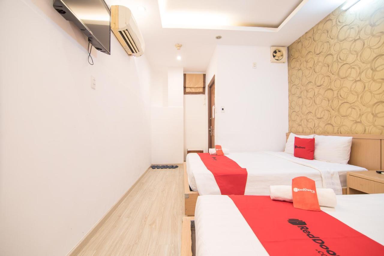 Отель Reddoorz @ Pham Ngu Lao Street 3 Хошимин Экстерьер фото