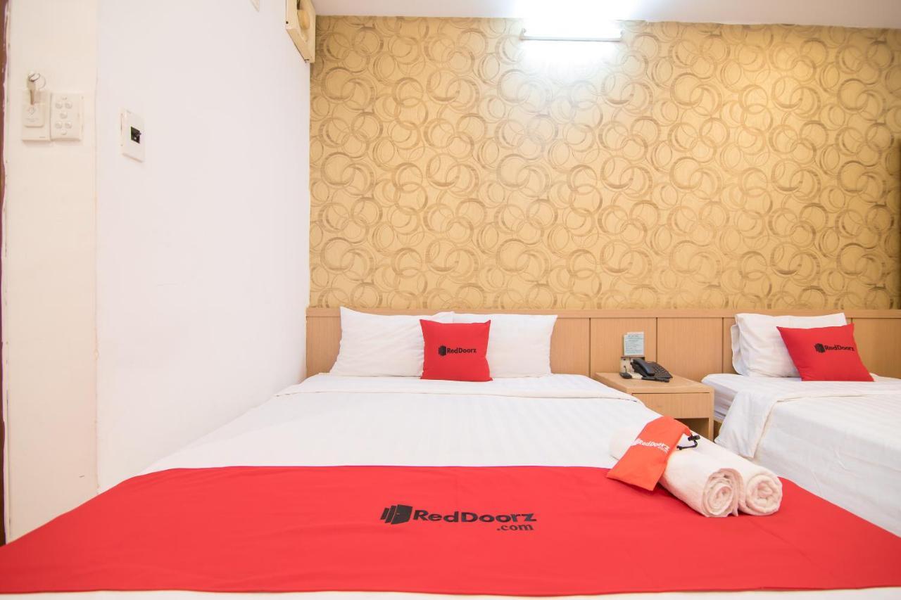 Отель Reddoorz @ Pham Ngu Lao Street 3 Хошимин Экстерьер фото
