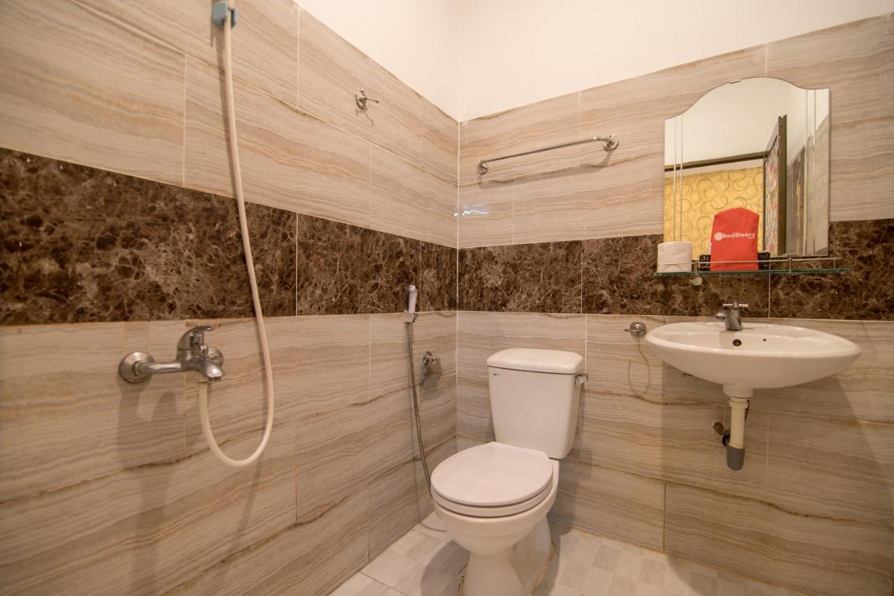 Отель Reddoorz @ Pham Ngu Lao Street 3 Хошимин Экстерьер фото