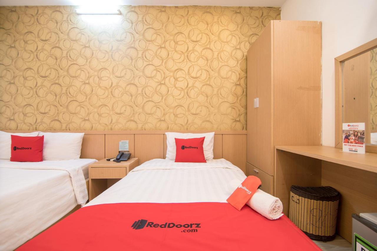 Отель Reddoorz @ Pham Ngu Lao Street 3 Хошимин Экстерьер фото