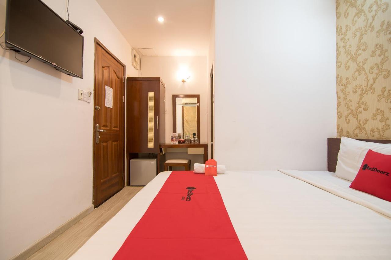 Отель Reddoorz @ Pham Ngu Lao Street 3 Хошимин Экстерьер фото