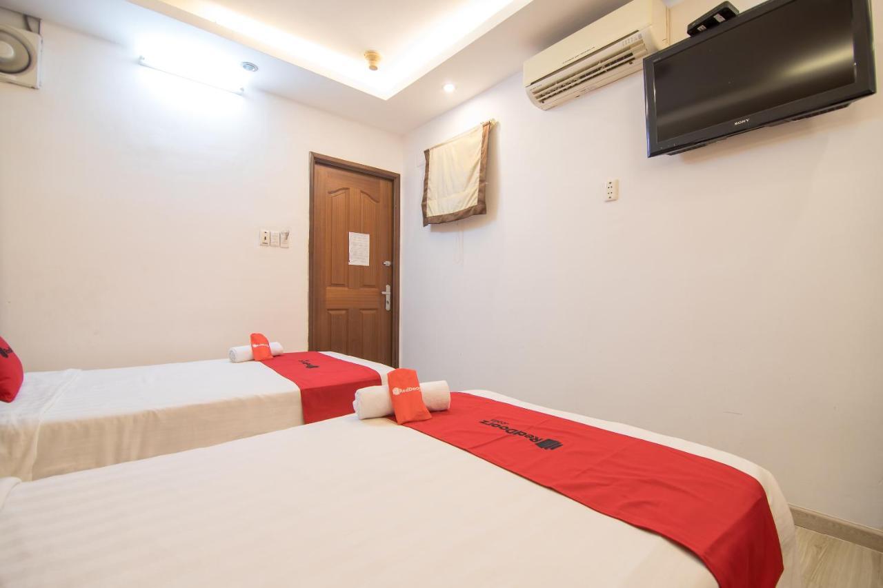 Отель Reddoorz @ Pham Ngu Lao Street 3 Хошимин Экстерьер фото