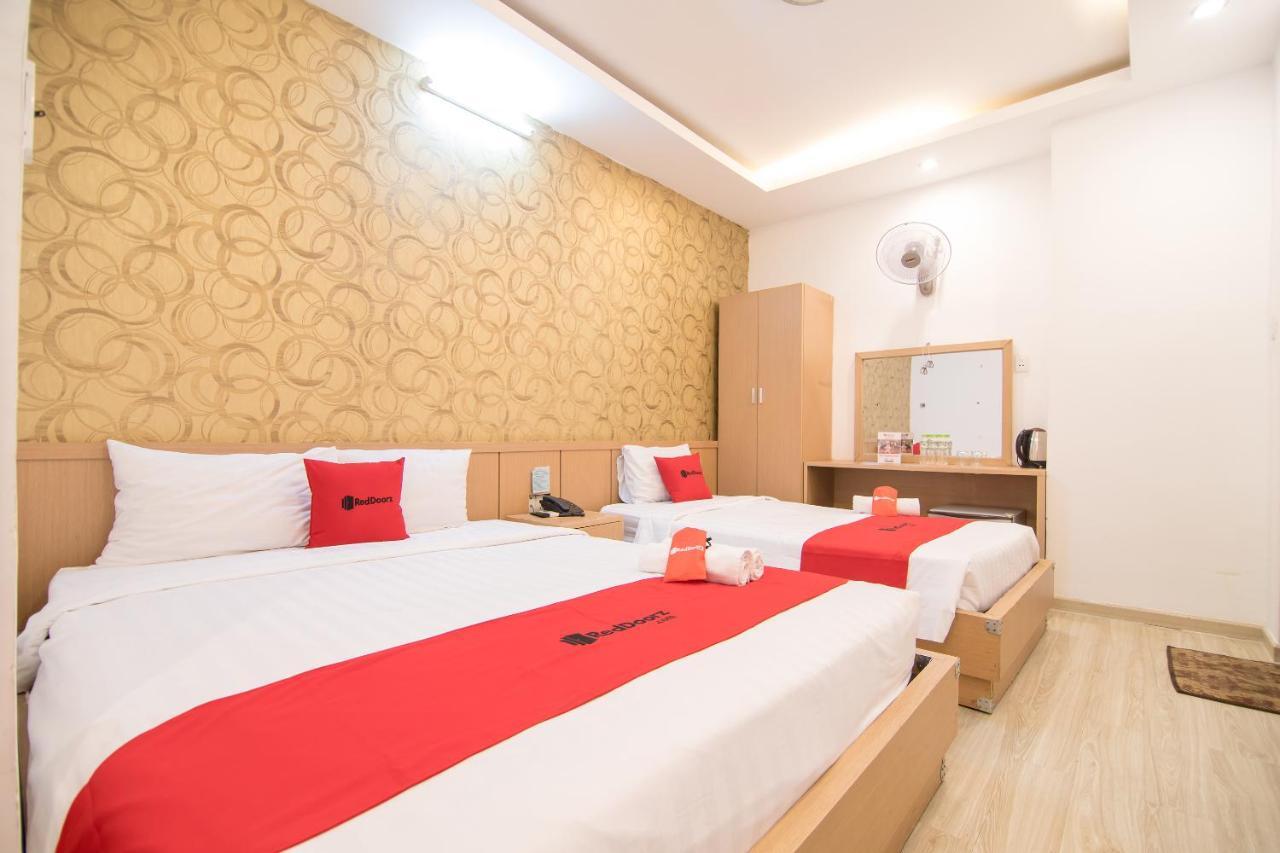 Отель Reddoorz @ Pham Ngu Lao Street 3 Хошимин Экстерьер фото